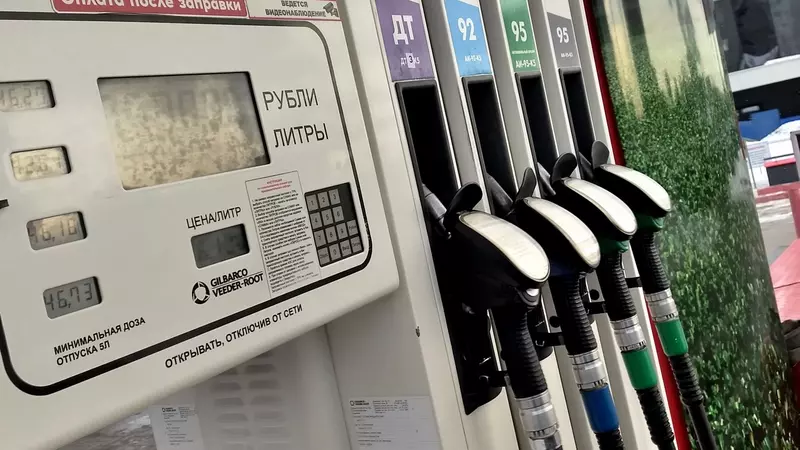«Как в лотерею играешь»: вторую неделю подряд дорожает бензин в Свердловской области